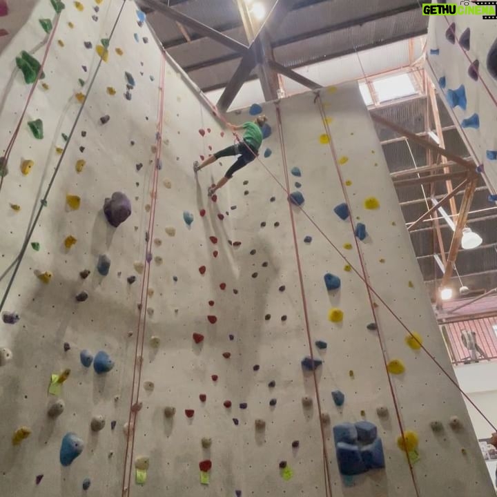 Julie Bowen Instagram - Weekend “rock climbing” photo dump. (Rock climbing in quotes because I stink at it). @itsoliverphillips on belay!