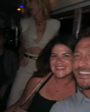 Julie Bowen Instagram - The wedding was spectacular, but @voguemagazine missed a few teensy details: Jesse’s “clergy” badge, the back of Ed Hyland’s amazing tie, and my eternal date @curlefreye.  Oh! And the party bus. The party bus was 💣 #sarahandwellswedding