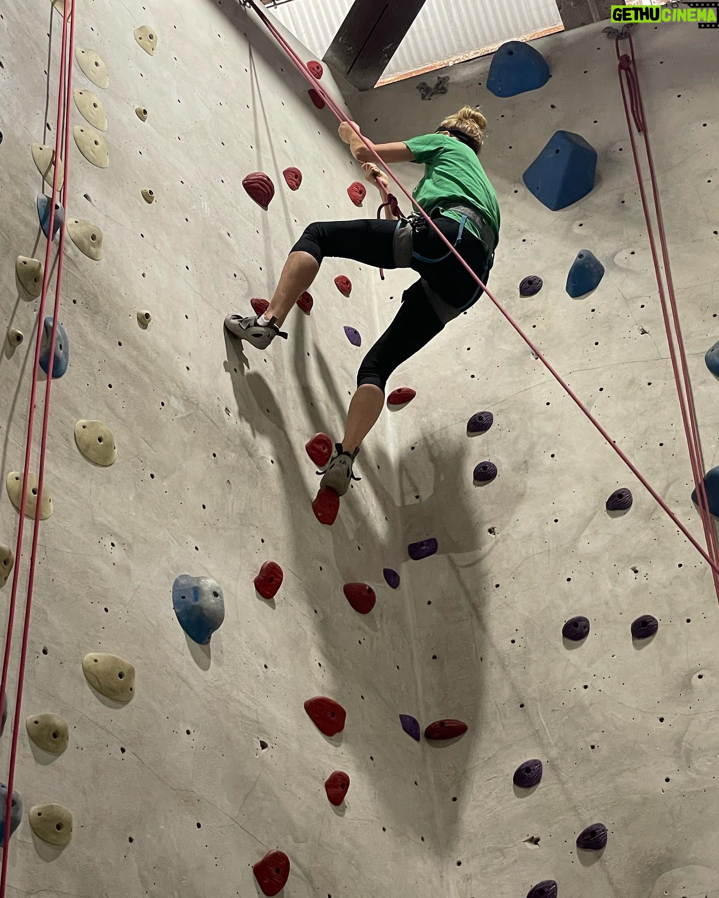 Julie Bowen Instagram - Weekend “rock climbing” photo dump. (Rock climbing in quotes because I stink at it). @itsoliverphillips on belay!