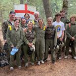 Julie Bowen Instagram - The family that paintballs together…