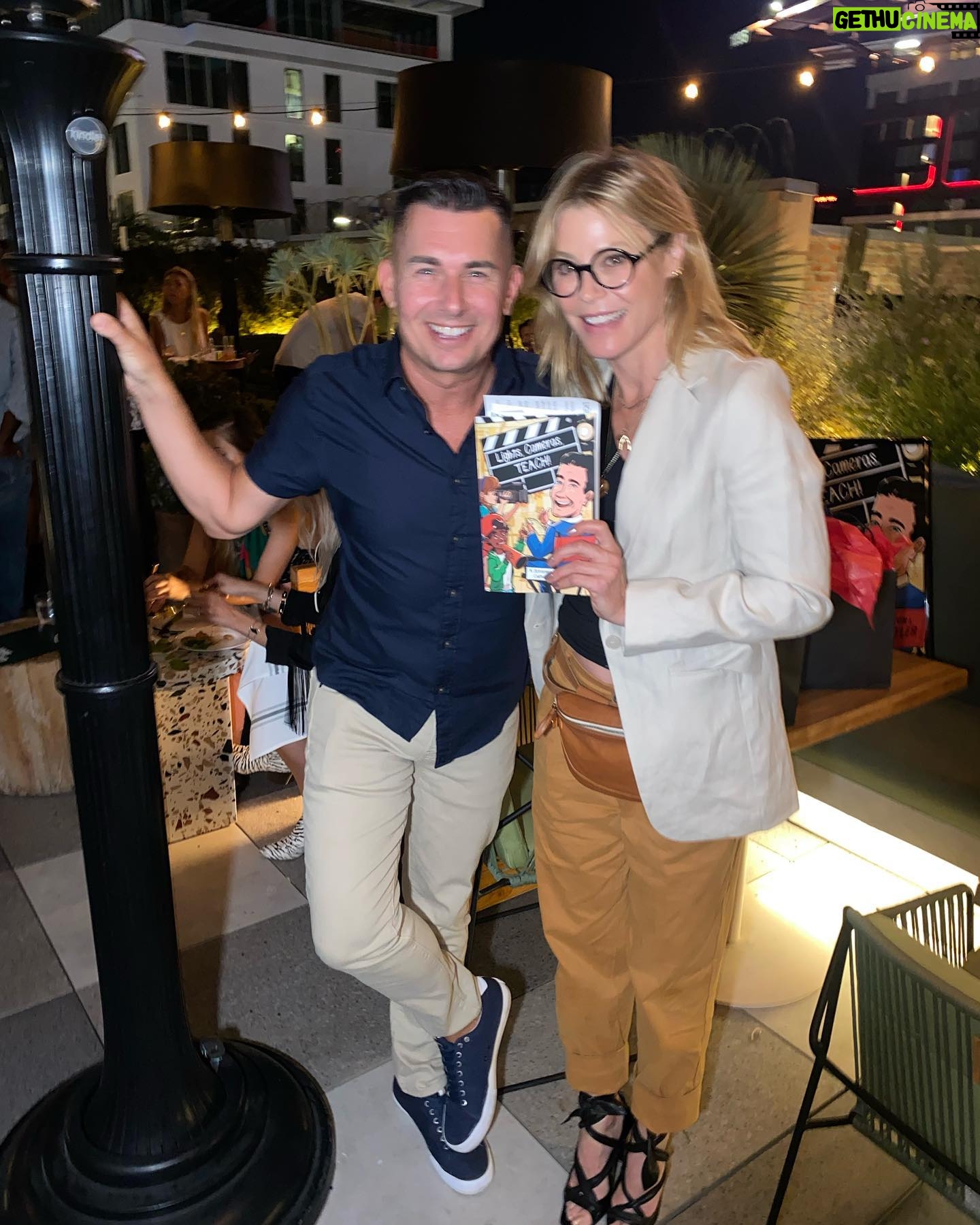 Julie Bowen Instagram - So fun celebrating @thekevinjbutler and his new book #lightscamerateach.