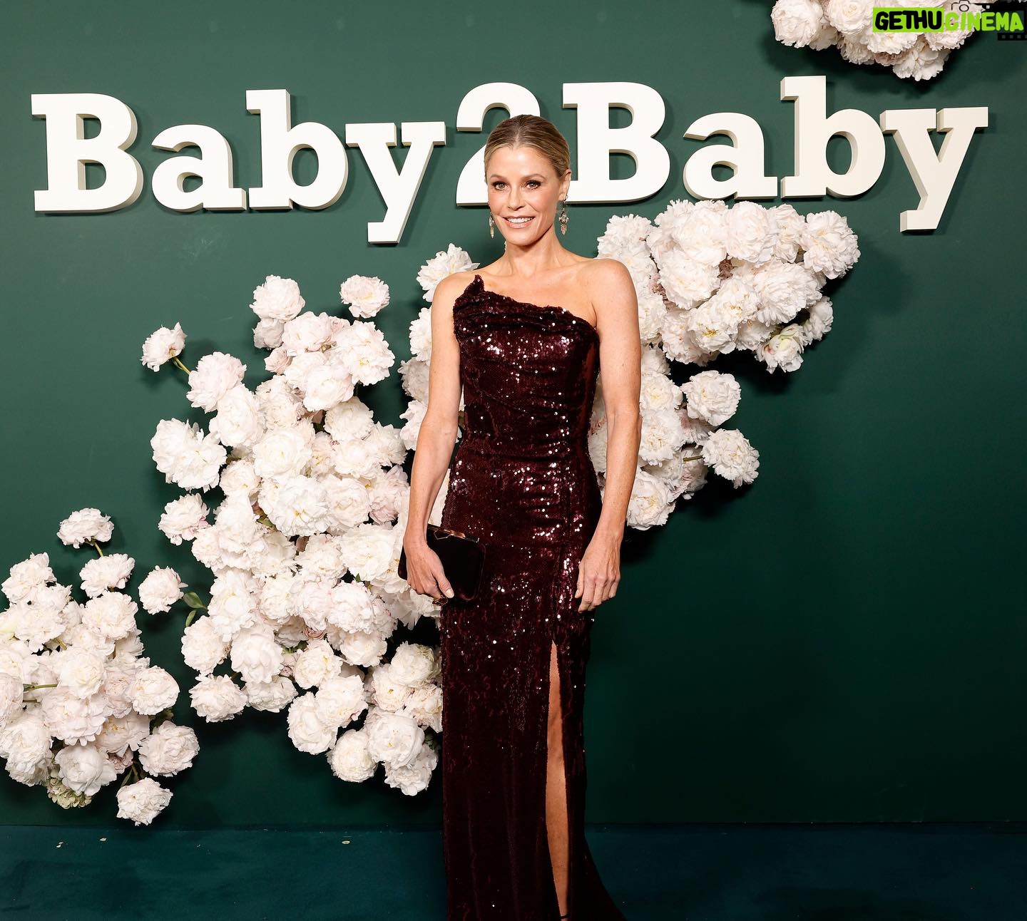 Julie Bowen Instagram - It was so impactful to be a part of the @baby2baby Gala presented by @paulmitchell and support this incredible nonprofit that has provided over 375 million basic essentials to children living in poverty across the country.
