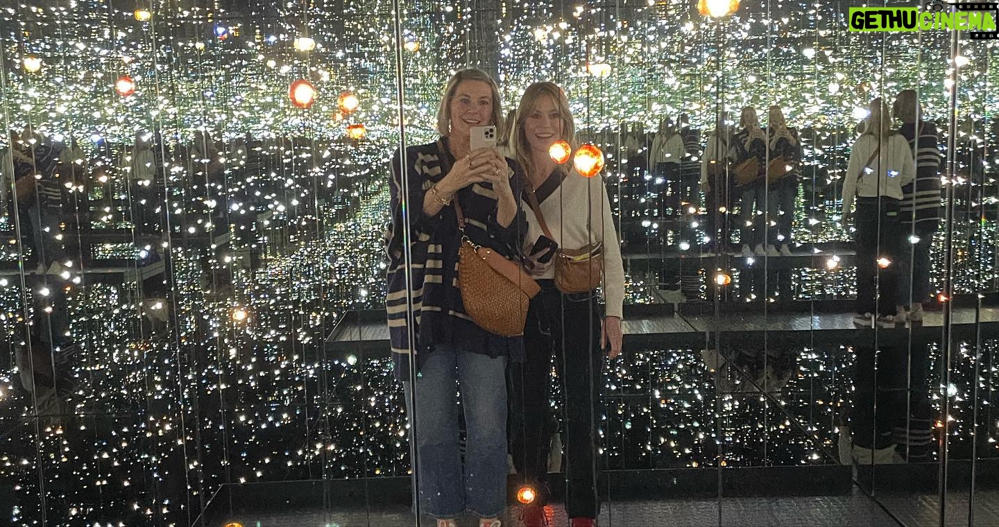 Julie Bowen Instagram - An incredible day of art at @thebroadmuseum. The Infinity Room was a trip, but William Kentridge blew my mind. SEE THIS SHOW! Thank you @mollyloot for being a great sister and celebrating my birthday in a way I could love.