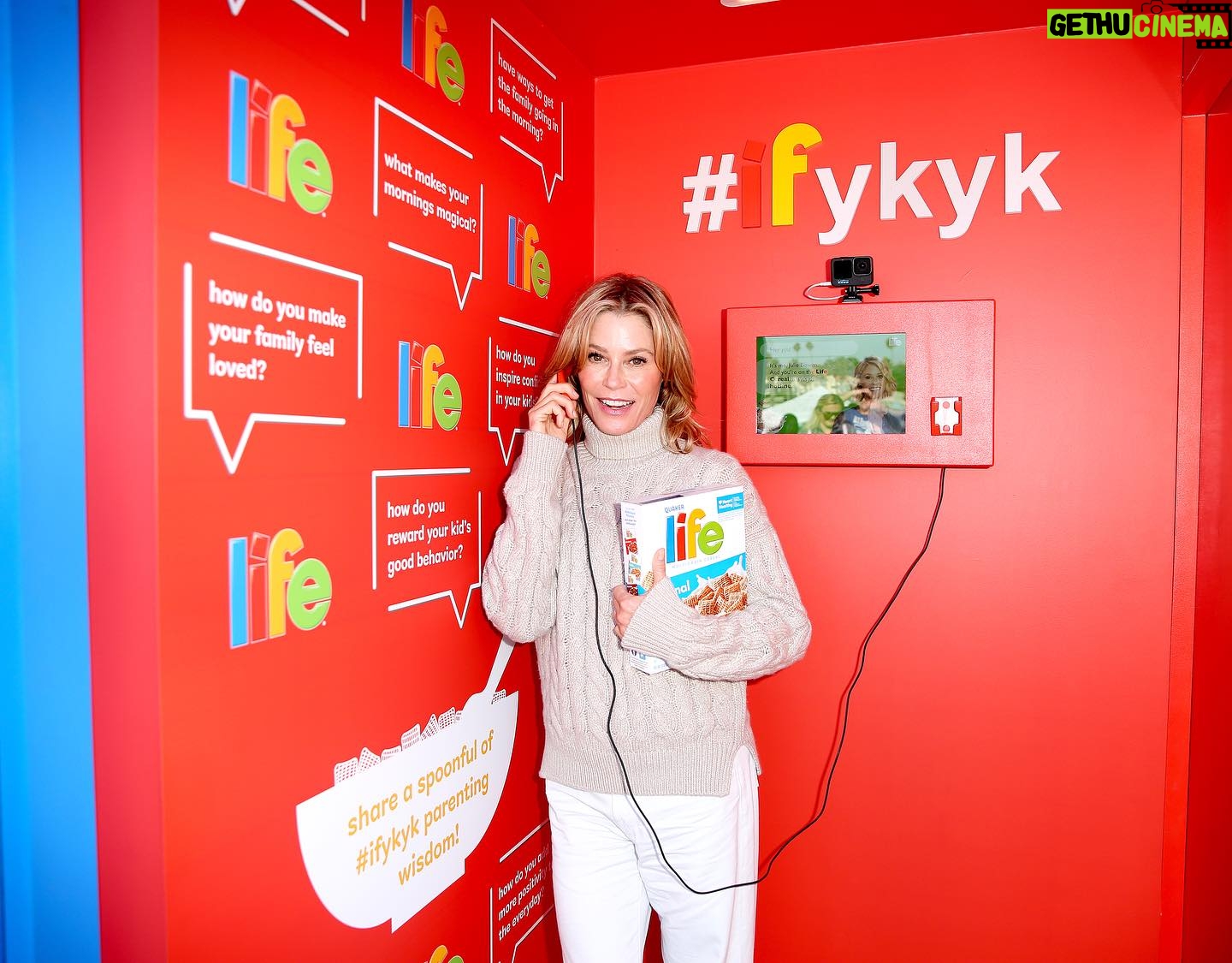 Julie Bowen Instagram - #ad I had such a great time yesterday at the @lifecereal pop up phone booth experience talking to parents and hearing all your great advice in person! Seriously, so helpful...parents can truly do it all. Looking forward to hearing even more of your tips and tricks from across the country this week over the phone because... Life Cereal’s parenting tips hotline is still live - you can call in at 1-855-443-9595 through November 19 to share or discover some #ifykyk advice that makes life a little easier for your family. So what are you waiting for – let’s hear it! @lifecereal