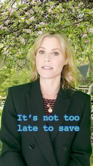 Julie Bowen Instagram - Don’t buy her flowers. Just take a shower. Happy Mother’s Day weekend from one mom to the next ❤️ JBSKRUB.com