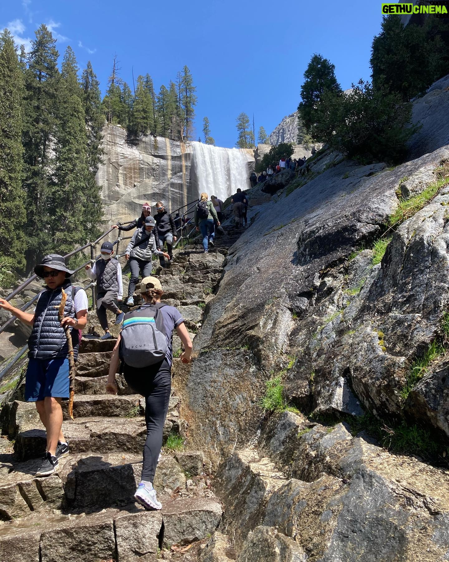 Julie Bowen Instagram - So ecstatic to spend the weekend celebrating my sisters’ birthdays in Yosemite. Nature and pee-your-pants laughing. Perfect.