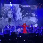 Julie Bowen Instagram - How was not night, you ask? Ms. Lauryn Hill at Kia Forum dash across 4 parking lots to get kids from Travis Scott at SoFi = Oura ring reminding me I’m too old for this….