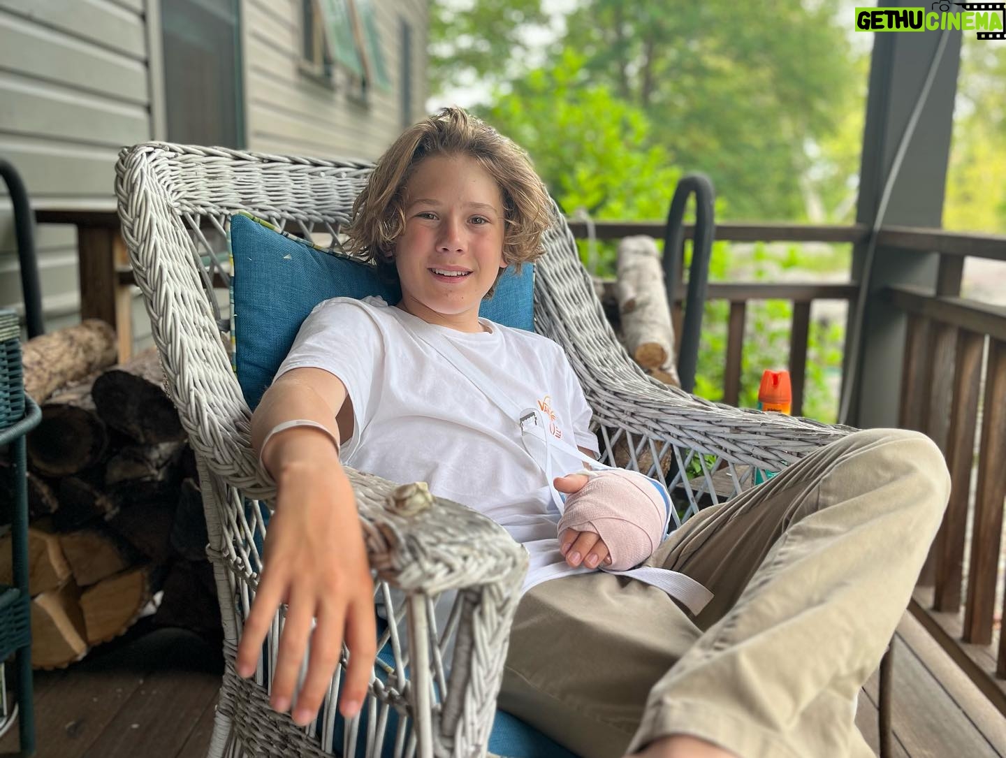 Julie Bowen Instagram - Despite a few broken bones, our annual trip to see the cousins (and the Summerland friends) was epic as always. Douglas, we miss you already…