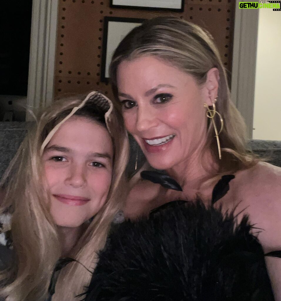Julie Bowen Instagram - The best part of doing press in NYC is taking off my fake hair at the end of the day and plopping it on one of my favorite people ever!