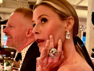 Julie Bowen Instagram - The past 24 hours:  I started the day in  an insane church in Covington, GA. Flew to LA. Had  some sort of magical facial.  Full  glam “works” (oooh!  My hair grew!) Car to Sag  awards (stop to pay homage to Griselda) and  then dinner with all my favorite cast mates. Finally,  a full collapse on my couch with 2 out of three of my boys. From SAG to “sag”… worth it.  Now it’s  time for the redeye back to work….