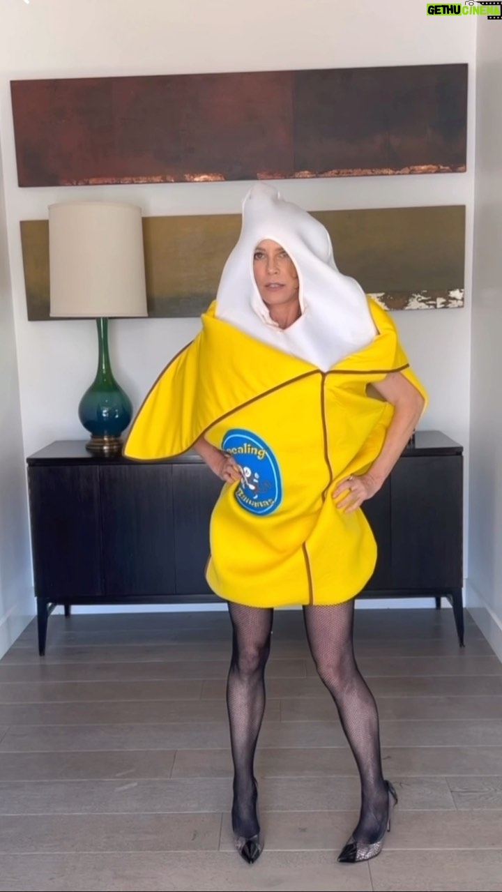 Julie Bowen Instagram - JB SKRUB: no tricks, all treats. . . . . . . . . . #halloween #halloweencostume #halloween2022 #bananacostume #skincare #boysskincare #teenskincare #bodywash #femalentrepreneur #femalerunbusiness #holidayshopping #blackfriday #boymom #momlife