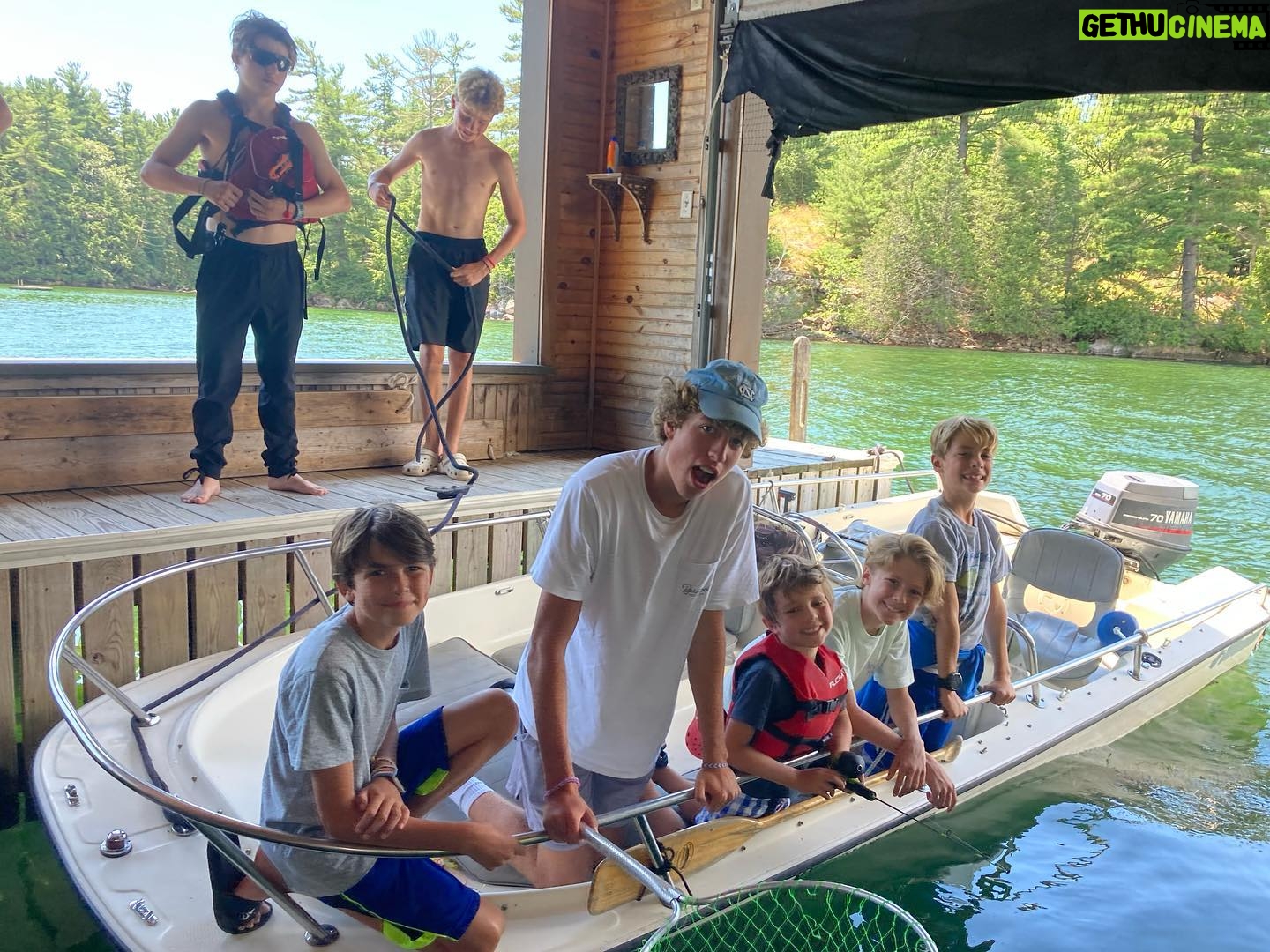 Julie Bowen Instagram - Thousand Islands photo dump. What a magical time with the extended family. I’m so grateful to my aunt and cousins for letting us crash their solitude. Thanks most of all to my sister-wife @helentextor for making me laugh no matter how much laundry there was.