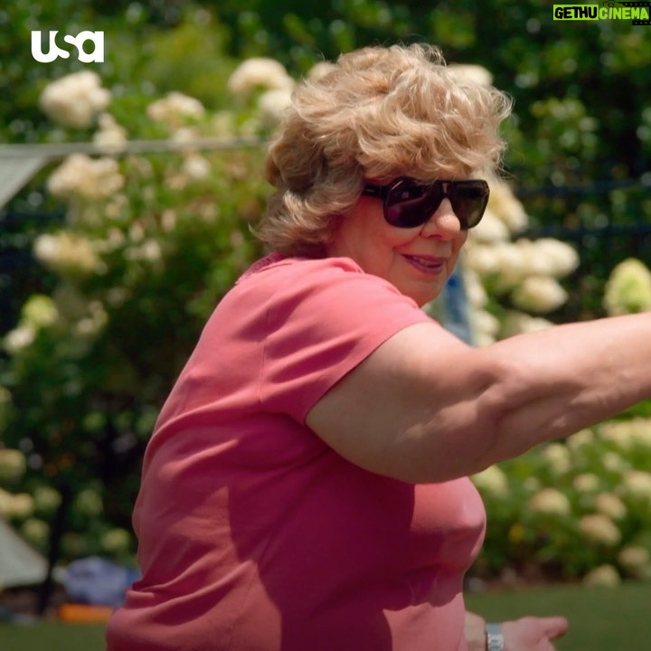 Julie Chrisley Instagram - And just like that, we're back! An all-new @chrisley_usa episode is on tonight at 10/9c on @usa_network and you don’t want to miss it! 😂#ChrisleyKnowsBest