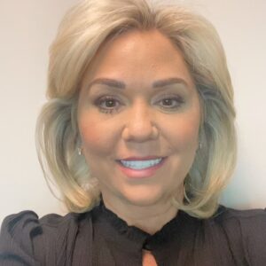 Julie Chrisley Instagram - I NEED YOUR HELP! My cookware line is about to launch and I've gotta have a name! I want you guys to help me come up with the perfect one. Leave your ideas below and if I choose yours, you will be one of the first to receive them! #thanks #soexcited #help