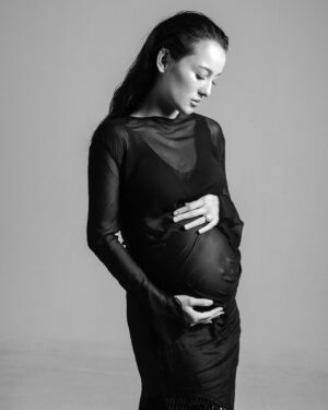 Julie Estelle Instagram - 🤰🏼🤍
Photographed @dikhadheansa 
Styled @ivanteguhsantoso 
Brushed @archangelachelsea @oca_ps 
#maternityshoot #julieestelle #33weekspregnant🤰
