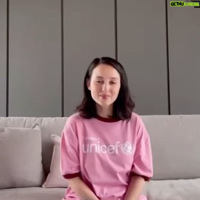 Julie Estelle Instagram - ASI dan imunisasi rutin adalah hak setiap anak. Masih banyak bayi dan anak yang belum mendapatkan hak-hak dasar ini. #SetiapAnakBerhak mendapatkan gizi dan layanan kesehatan terbaik selama masa tumbuh kembangnya. Apa pesan kak @julstelle pada Hari Ibu tahun ini? Yuk kita simak sama-sama! #UntukSetiapAnak #ForEveryChild #SelamatHariIbu
