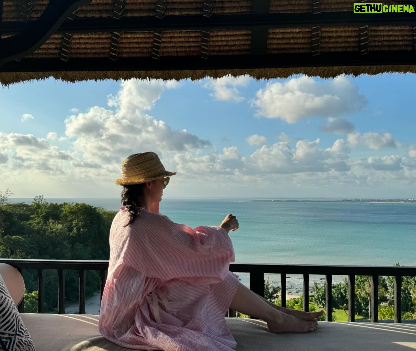 Julie Estelle Instagram - Waking up to this astonishing view🤍 @raffles_bali #familygetaway