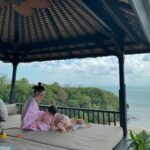 Julie Estelle Instagram – Waking up to this astonishing view🤍
@raffles_bali
#familygetaway
