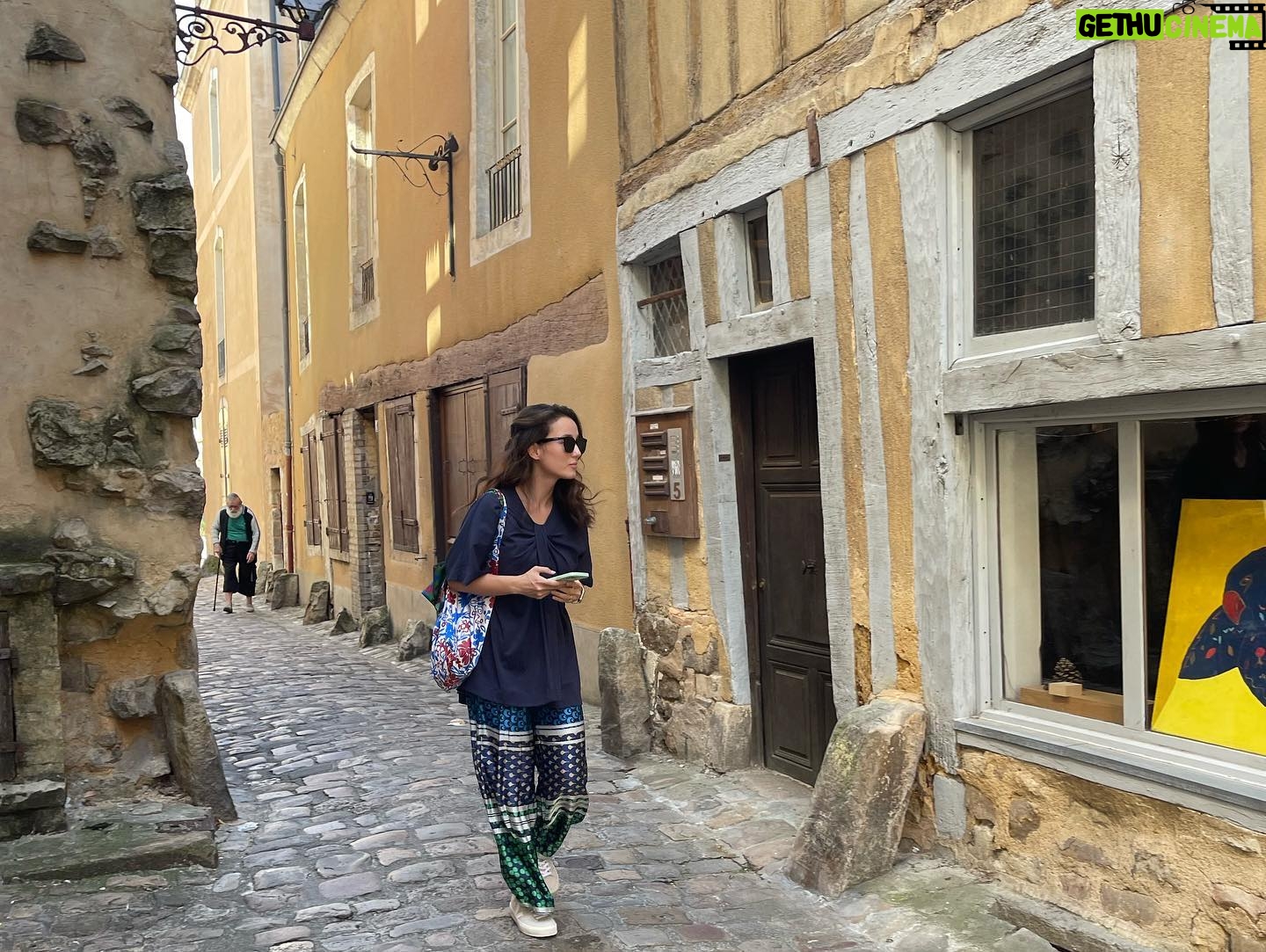 Julie Estelle Instagram - Strolling around the “old town” of le Mans