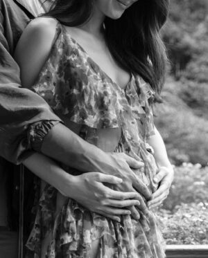 Julie Estelle Instagram - Beyond blessed and excited to share that we are expecting our little bundle of joy this summer🤍

#bunintheoven👶🏼 #blessed🙏