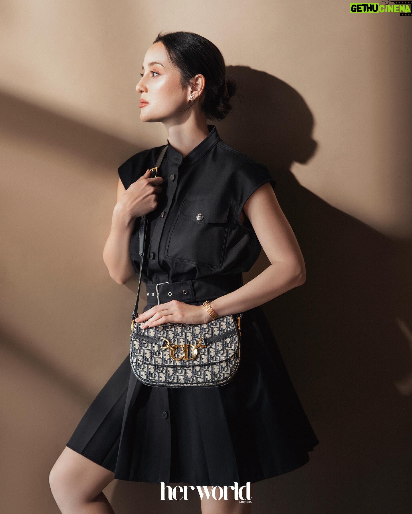 Julie Estelle Instagram - April issue @herworldindonesia with @dior π Fotografer: Hadi Cahyono (@hadicahyono) Digital Imaging: Raghamanyu Herlambang (@rghsura) Pengarah Gaya: Arifa Malik (@ipehmalik) Asst. Pengarah Gaya: Natasha Fitranda Putri (@nattkuma) Penulis: Vanessa Masli (@vanessamsli) Tata Rias Wajah: Bubah Alfian (@bubahalfian) Tata Rias Rambut: Puja Hair (@pujahairdo) Busana dan Aksesori: Dior (@dior)