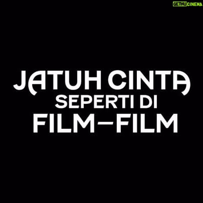 Julie Estelle Instagram - OFFICIAL TRAILER JATUH CINTA SEPERTI DI FILM-FILM Bagus bertemu lagi dengan Hana, teman SMA pujaan hatinya yang baru saja menjanda. Tanpa Hana tahu, Bagus menulis semua obrolan pribadi Bagus dan Hana menjadi sebuah film. Romantis gak tuh? Pak produser sih suka dengan ceritanya. Tapi bagaimana dengan Hana? Saksikan JATUH CINTA SEPERTI DI FILM-FILM, tayang 30 November 2023 di seluruh bioskop Indonesia. #Jesedef #JatuhCintaSepertidiFilmFilm #KehilanganWarnaHidup