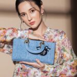 Julie Estelle Instagram – April issue @herworldindonesia 
with @dior 🎀

Fotografer: Hadi Cahyono (@hadicahyono)
Digital Imaging: Raghamanyu Herlambang (@rghsura)
Pengarah Gaya: Arifa Malik (@ipehmalik)
Asst. Pengarah Gaya: Natasha Fitranda Putri (@nattkuma)
Penulis: Vanessa Masli (@vanessamsli)
Tata Rias Wajah: Bubah Alfian (@bubahalfian)
Tata Rias Rambut: Puja Hair (@pujahairdo)
Busana dan Aksesori: Dior (@dior)
