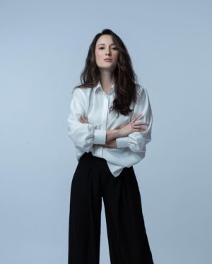Julie Estelle Instagram - @avatara88 shoot📷

Photographer: @jozz_felix
Stylist: @svastiari
Pengarah Gaya : @aritulang_official
MUA: @ryanogilvy
Hair stylist: @ichanaahair