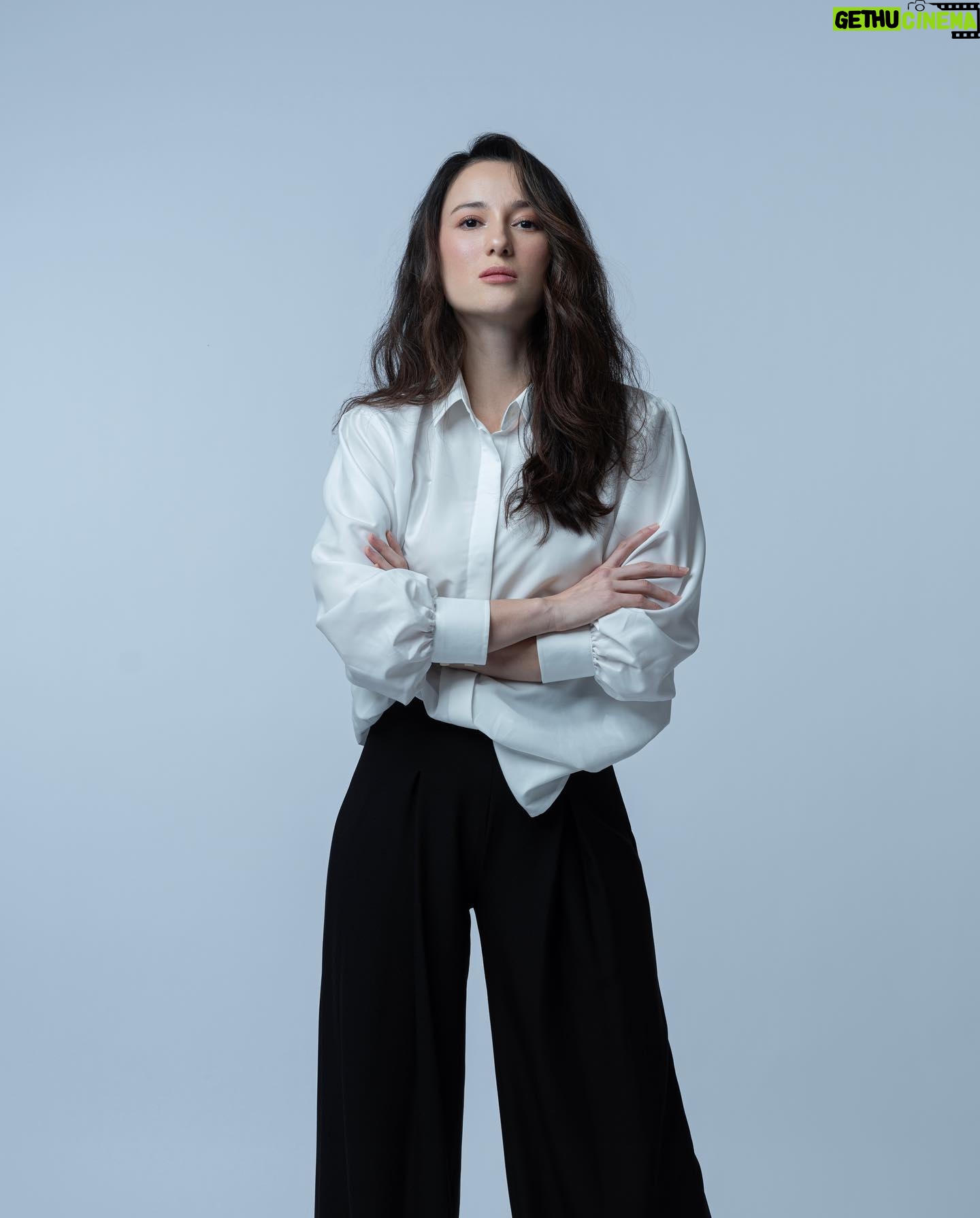 Julie Estelle - 13.3K Likes - @avatara88 shoot📷
Photographer: @jozz_felix
Stylist: @svastiari
Pengarah Gaya : @aritulang_official
MUA: @ryanogilvy
Hair stylist: @ichanaahair