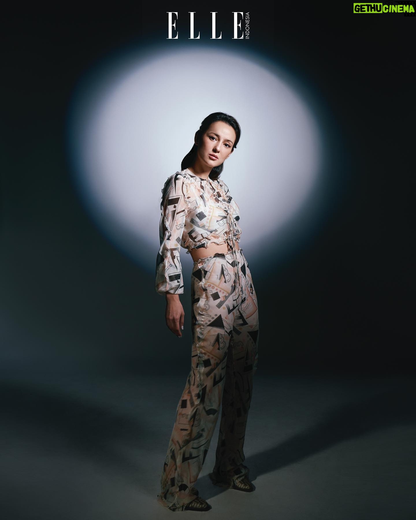 Julie Estelle Instagram - November issue @elleindonesia
