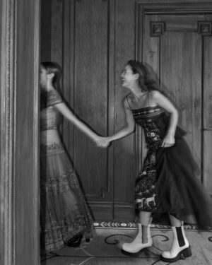 Julie Estelle Instagram - Sisters make the best friends in the world👭🤍
Captured by @dikhadheansa 
Wearing @hiantjen 
Accesories @wandahouseofjewels 
Makeup @yolandapras
@hairdobyaru