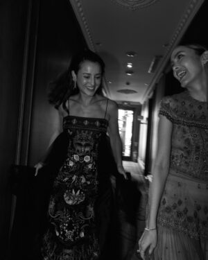Julie Estelle Instagram - Sisters make the best friends in the world👭🤍
Captured by @dikhadheansa 
Wearing @hiantjen 
Accesories @wandahouseofjewels 
Makeup @yolandapras
@hairdobyaru