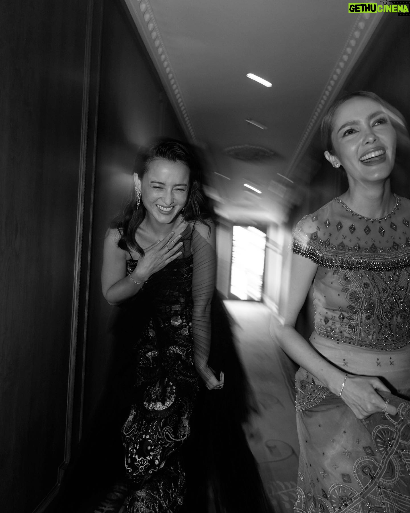 Julie Estelle - 8.4K Likes - Sisters make the best friends in the world👭🤍
Captured by @dikhadheansa
Wearing @hiantjen
Accesories @wandahouseofjewels
Makeup @yolandapras
@hairdobyaru