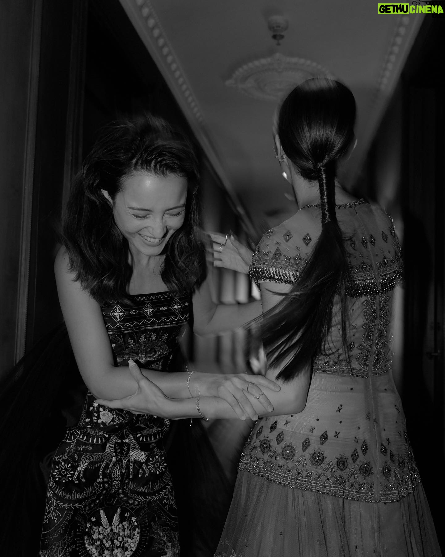 Julie Estelle - 8.4K Likes - Sisters make the best friends in the world👭🤍
Captured by @dikhadheansa
Wearing @hiantjen
Accesories @wandahouseofjewels
Makeup @yolandapras
@hairdobyaru