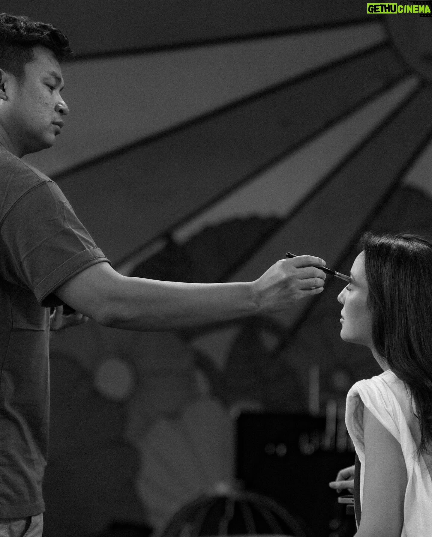 Julie Estelle Instagram - Sedikit BTS waktu syuting film Jatuh Cinta Seperti di Film Film. Awalnya bisa terlibat di film ini karena Jatuh Cinta dengan scriptnya yang terlalu BAGUS hehehe Langsung nggak berpikir dua kali, Mauuu ikutaaannn😅 Apalagi setelah ngobrol dengan Yandy yang menceritakan alasan dia mau membuat film ini Hitam Putih. Wahhh FOMO😜😜 Pada waktu itu aku sedang mengandung Brielle, tapi terima kasih kepada tim kostum yg bisa menyarukan dengan tampilan kostumnya.😅 Senang sekali bisa ikut terlibat dalam project ini dengan teman2 aktor yg luar biasaaa🤍 @nirinazubir_ @ringgoagus @dionwiyoko @sheiladaisha @alexabbad Sungguh terima kasih @yndlaurens @ernestprakasa @hey_mit @dipaaa untuk kepercayaannya🙏🙏😁😁 Dan makasih kak berbskuhhh @ryanogilvy yang selalu supportif dari jaman aku masih ABG sampai sekarang, dan mau ikutan, akhirnya syuting film kitahhh!!🙌 What a wonderful and memorable experience I will always Cherish!! Lafff you all🫶🏼🫶🏼🫶🏼 Buat temen2 yang belum nonton yuuk buruan nonton supaya gak FOMO🤪 📸 @jozz_felix @jatuhcintasepertidifilm #jesedef