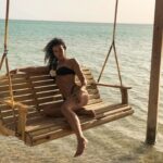 Julie Ricci Instagram – Bon week-end les loulous.