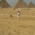 Julie Ricci Instagram - Les pyramide, j’en rêvais et bien m’y voilà. Il te suffit de swiper pour voir min grand sourire de petite fille heureuse.