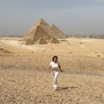 Julie Ricci Instagram - Les pyramide, j’en rêvais et bien m’y voilà. Il te suffit de swiper pour voir min grand sourire de petite fille heureuse.