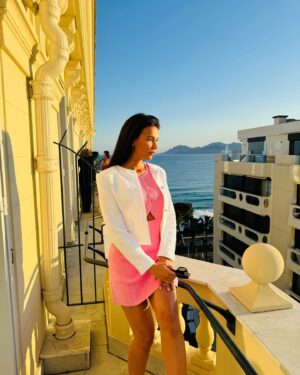 Julie Ricci Instagram - Toujours en rose c’est ma couleur du moment 🎀 
Belle soirée à tous 💋