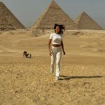 Julie Ricci Instagram - Les pyramide, j’en rêvais et bien m’y voilà. Il te suffit de swiper pour voir min grand sourire de petite fille heureuse.