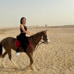 Julie Ricci Instagram – Une journée incroyable dans le désert , pourvoir galoper  au milieu de rien et se balader en bord de mer , c’était super.
Notre séjour en Égypte commence très bien.

Activités @hurghada_tourist_guide_ 

#egypt #horse #desert