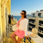 Julie Ricci Instagram – Toujours en rose c’est ma couleur du moment 🎀 
Belle soirée à tous 💋