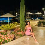 Julie Ricci Instagram - Petite soirée tranquille à l’hôtel, pour ce soir. Belle soirée à tous.