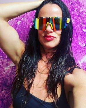 Juliette Lewis Instagram - Treat yourself buy those gas station glasses! #fashion #circlek