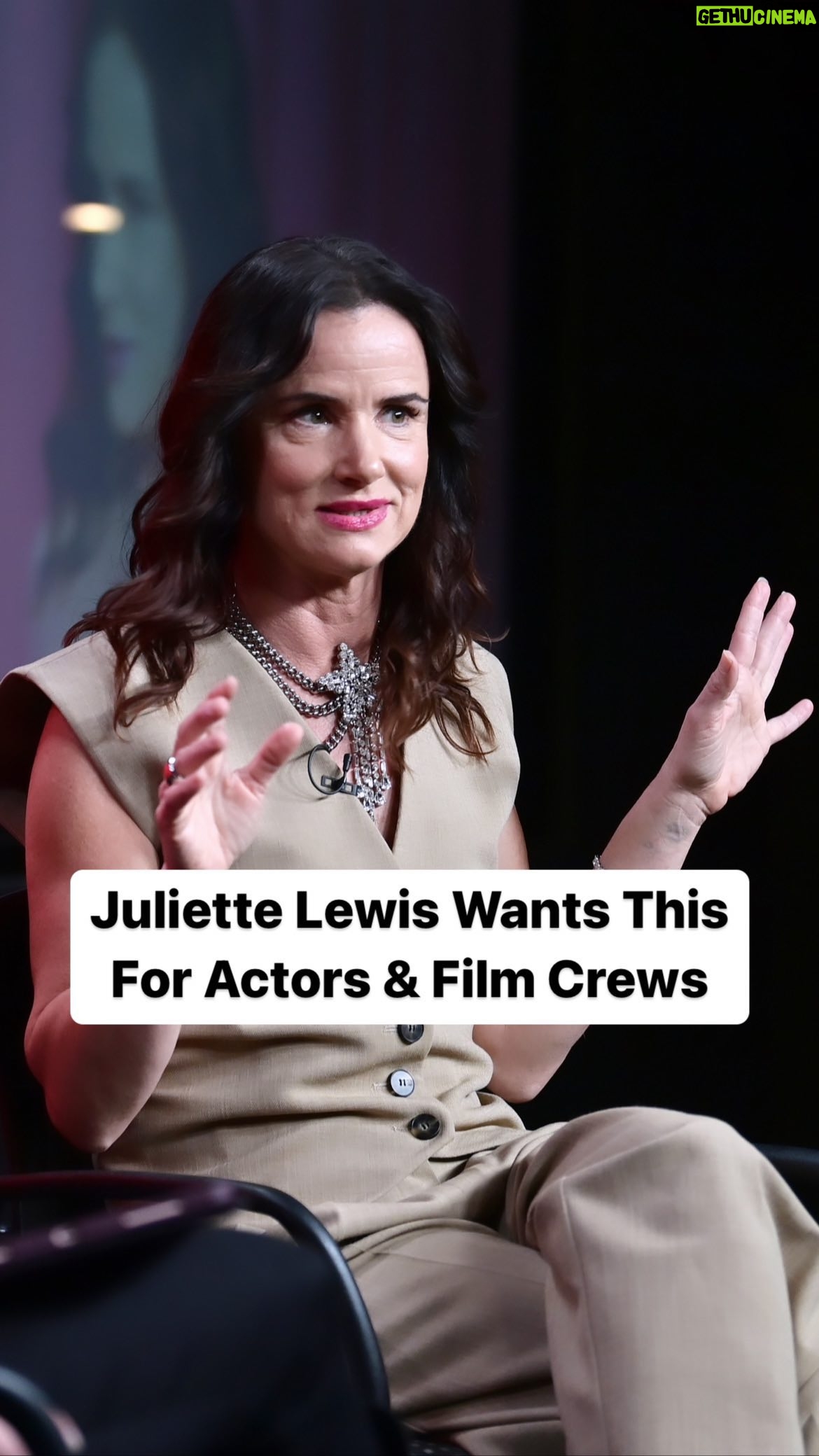 Juliette Lewis Instagram - “I really like the camaraderie of crews and I’d like to see there be less stress on sets. And I’d like people to be told they’re doing a good job – if not daily, weekly.” Juliette Lewis shared so much advice and insight with her fellow actors in a ‘Career Retrospective’ that you won’t want to miss. Head to our YouTube channel to watch this full chat moderated by Perri Nemiroff of @collider. #acting #actors #actorslife 📷: @araya_photo @gettyentertainment