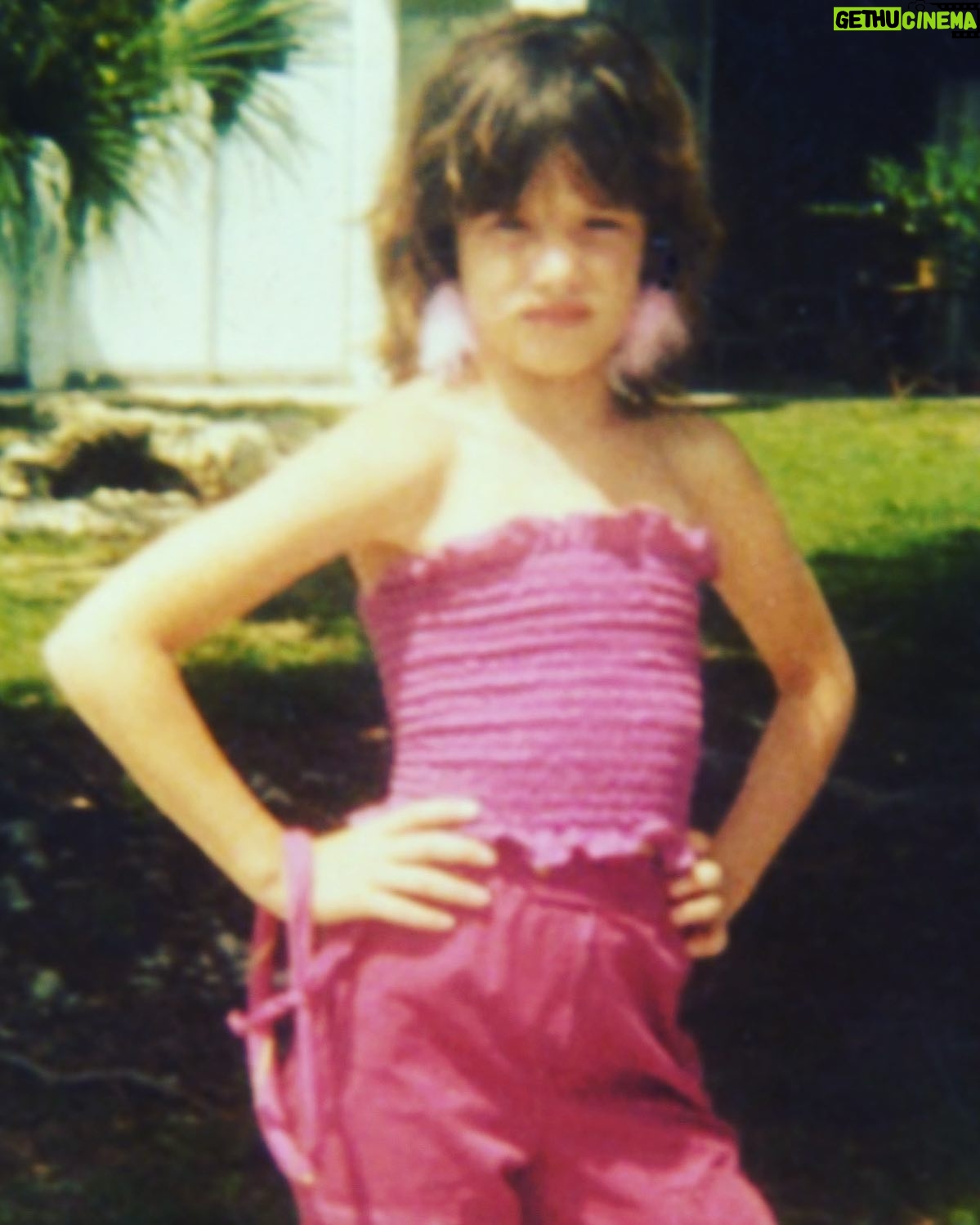 Juliette Lewis Instagram - I had pink feather earings & thought I was cool obvi - 8 years old maybe 😂