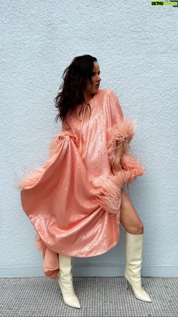 Juliette Lewis Instagram - VIBE & BEAUTY SQUAD:🫶🥰 @madeupbysu @paulnortonhair Stylin @daniandemmastyle Dress: @harithand Boots: @paristexas_it