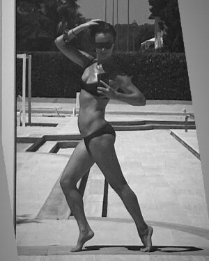 Juliette Lewis Instagram - When in Rome… 
🇮🇹🤙 #windowreflectionselfies
