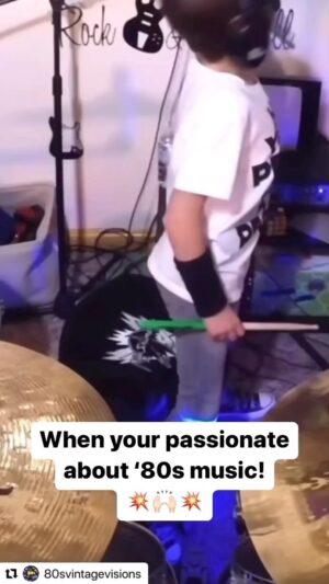 Juliette Lewis Instagram - if this doesn’t change your life when that stick hits the hi hat you ain’t livin! 😃🙌⚡️💪 #80s
#Repost @80svintagevisions
・・・
The 1980’s was an amazing time for music of all genres! This kid encapsulates the true passion of an ‘80s music lover! 🙌🏻 Who were some of your favorite ‘80s bands/artists?

#alexshumaker #yourlovesong #theoutfield #1985 #80smusic #80shits #80ssong #80ssongs #80srock #80srockband #so80s #totally80s #80skid #80skids #80skidsrule #80snostalgia #80smemories #80stv #80stvseries #80smovie #80smovies #80svibes #80saesthetic #80sforever #80sstyle #80sfashion #genx #80s #1980s