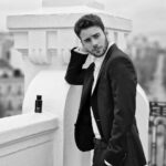 Julio Peña Instagram – Adiós 2022, gracias por todo…
Bienvenido seas 2023❤️‍🔥 
@armanibeauty 
#rewritethecode #armanicode